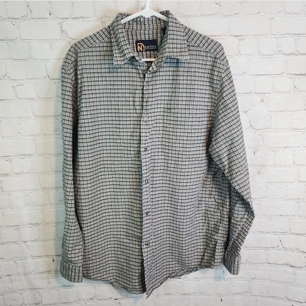 Men's Nautica Jeans longsleeve button-down shirt, size Medium